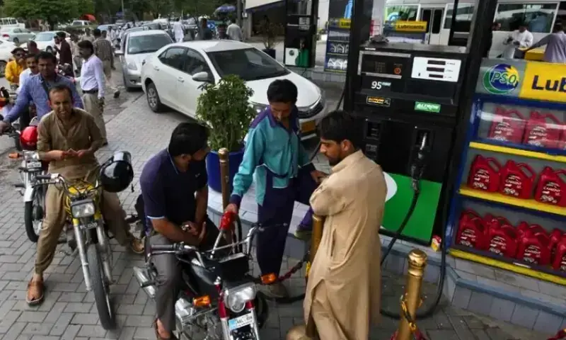 حکومت نے پیٹرول 74 اور ڈیزل 67 روپے فی لیٹر سستا کردیا، نوٹیفکیشن جاری