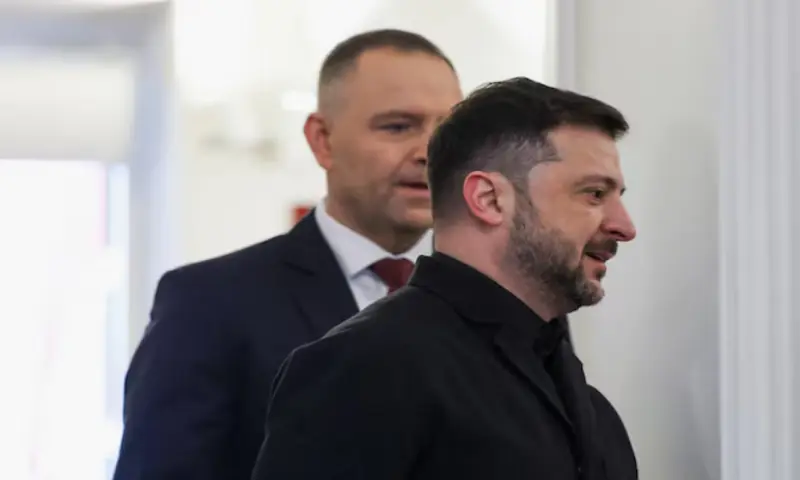 Ukrainian President Volodymyr Zelenskiy walks with Polish President Karol Nawrocki as they meet at the Presidential Palace in Warsaw, Poland. -- Reuters Ukrainian President Volodymyr Zelenskiy walks with Polish President Karol Nawrocki as they meet at the Presidential Palace in Warsaw, Poland. -- Reuters