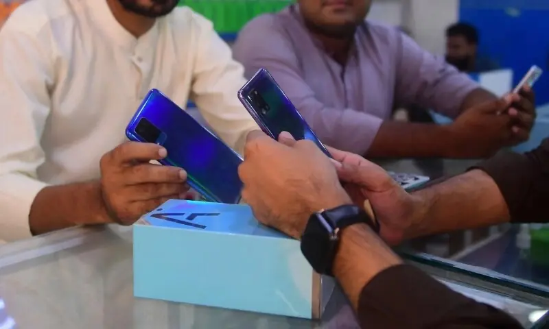 ریگولیٹری ڈیوٹی میں کمی، موبائل فونز کتنے سستے ہونے والے ہیں؟