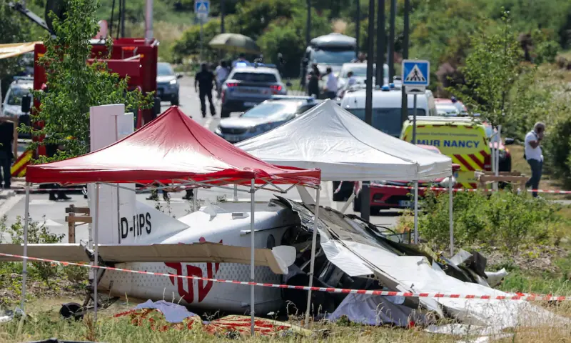 A view of a small plane that crashed in Tomblaine, France. -- Reuters