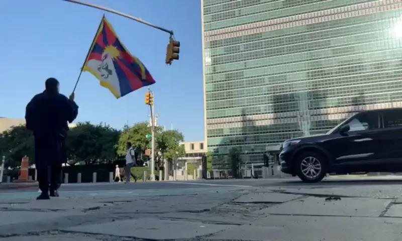 A man identified by Voice of Tibet, a media outlet of exiled Tibetans, as Tibetan activist Lobga Rangzen, walks carrying a Tibetan flag near the United Nations headquarters, before setting himself on fire in an appeal for Tibetan independence, in New York, US. -- Reuters