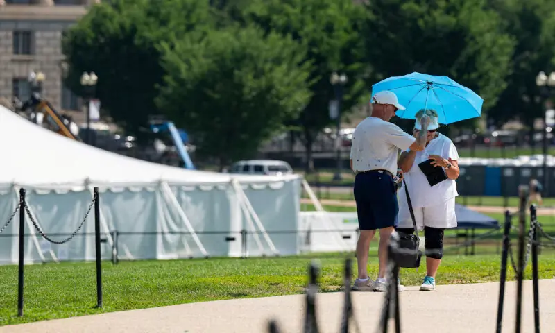 Tourists use an umbrella to block the sun as excessive heat hits Washington, DC. -- Reuters Tourists use an umbrella to block the sun as excessive heat hits Washington, DC. -- Reuters