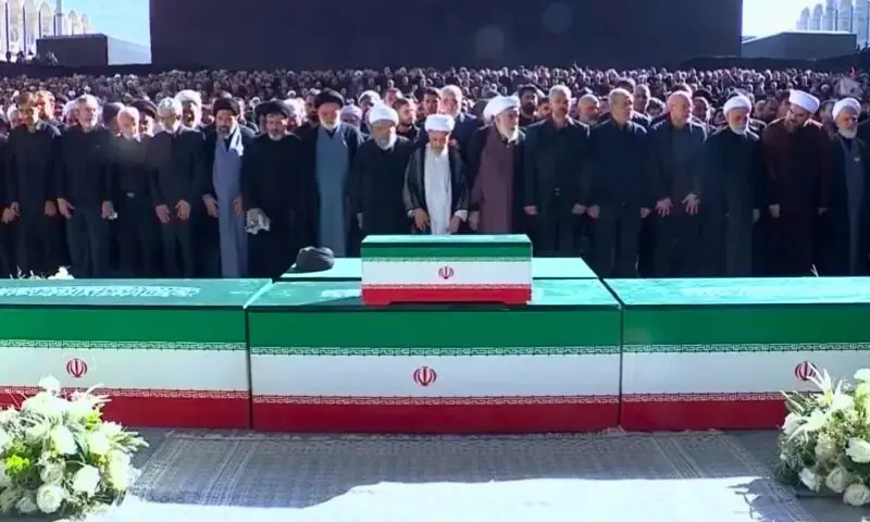 ایران کے سابق سپریم لیڈر آیت اللہ خامنہ ای اور ان کے اہلِ خانہ کی نماز جنازہ ادا کر دی گئی