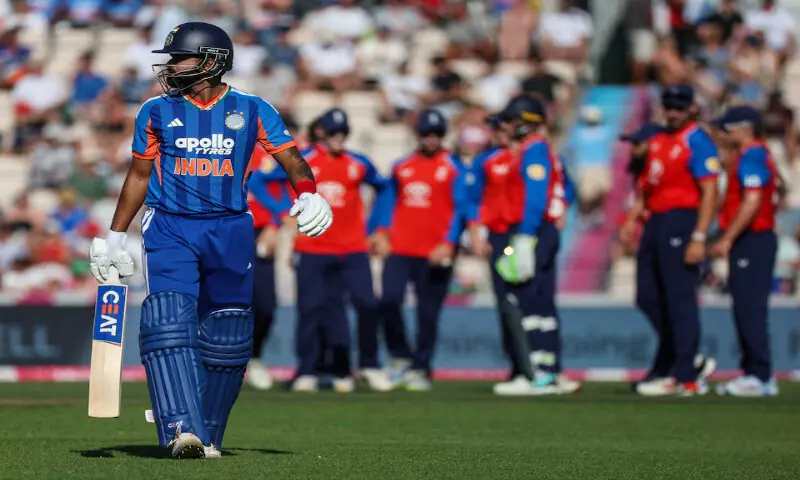 India's Shreyas Iyer walks after losing his wicket, caught by England's Sam Curran off the bowling of Liam Dawson in Fifth T20 International against England at Southampton. -- Reuters India's Shreyas Iyer walks after losing his wicket, caught by England's Sam Curran off the bowling of Liam Dawson in Fifth T20 International against England at Southampton. -- Reuters