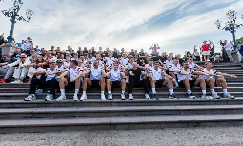 Norway's football team is greeted by the audience at Slottsplassen in Oslo, Norway. -- Reuters Norway's football team is greeted by the audience at Slottsplassen in Oslo, Norway. -- Reuters