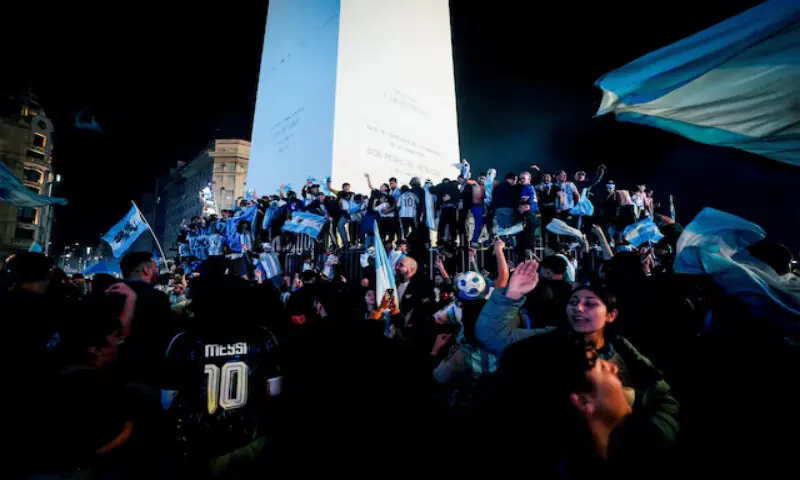 Fans gather at the Obelisk in Buenos Aires, Argentina, following the Argentina against England semi-final match. -- Reuters Fans gather at the Obelisk in Buenos Aires, Argentina, following the Argentina against England semi-final match. -- Reuters