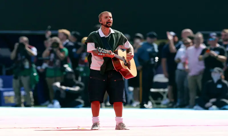Justin Bieber performs during the show. -- Reuters Justin Bieber performs during the show. -- Reuters