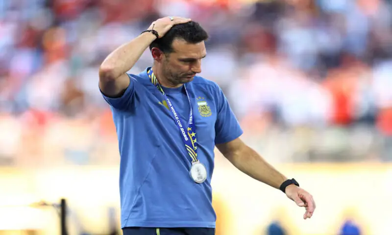 Argentina coach Lionel Scaloni wears his runner-up medal during the trophy presentation. -- Reuters Argentina coach Lionel Scaloni wears his runner-up medal during the trophy presentation. -- Reuters