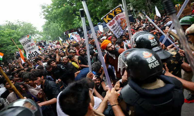 Protesters scuffle with police as supporters of Cockroach Janta Party demonstrate in New Delhi, India. -- Reuters Protesters scuffle with police as supporters of Cockroach Janta Party demonstrate in New Delhi, India. -- Reuters