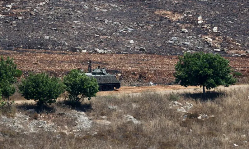 A Lebanese army tank stands at the entrance of Zawtar Al Gharbiyeh, as Lebanese army troops deploy in the area following the withdrawal of Israeli forces, in southern Lebanon. -- Reuters A Lebanese army tank stands at the entrance of Zawtar Al Gharbiyeh, as Lebanese army troops deploy in the area following the withdrawal of Israeli forces, in southern Lebanon. -- Reuters