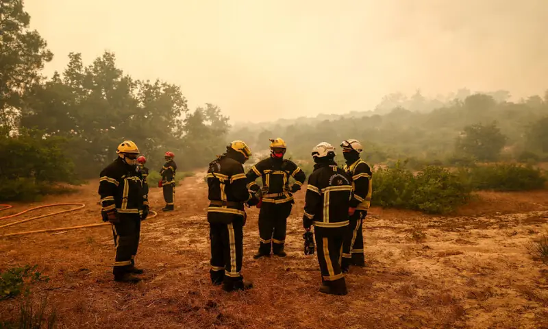 Firefighters gather amid smoke from wildfires in Lege-Cap-Ferret in the Gironde department, France. -- Reuters Firefighters gather amid smoke from wildfires in Lege-Cap-Ferret in the Gironde department, France. -- Reuters