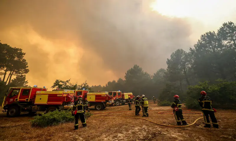 A view of a wildfire spreading over the Burgohondo mountains in Avila, Spain. -- Reuters A view of a wildfire spreading over the Burgohondo mountains in Avila, Spain. -- Reuters