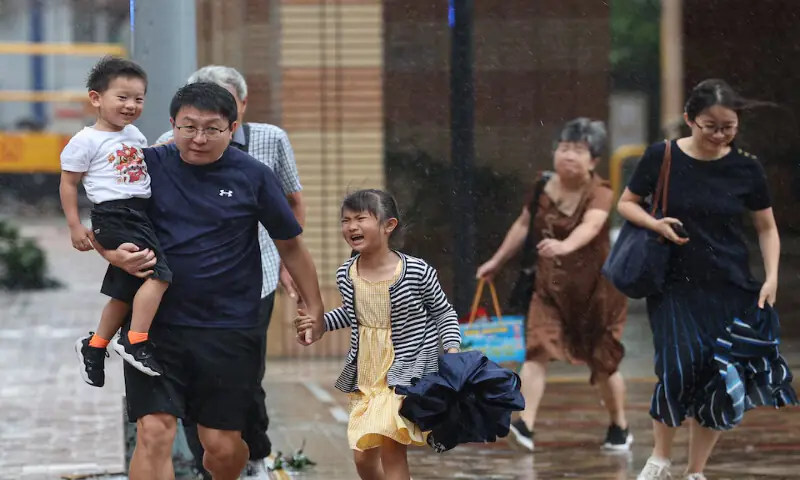 People brave the heavy wind and rain from Typhoon Noul as they cross a street in Hong Kong, China. -- Reuters People brave the heavy wind and rain from Typhoon Noul as they cross a street in Hong Kong, China. -- Reuters