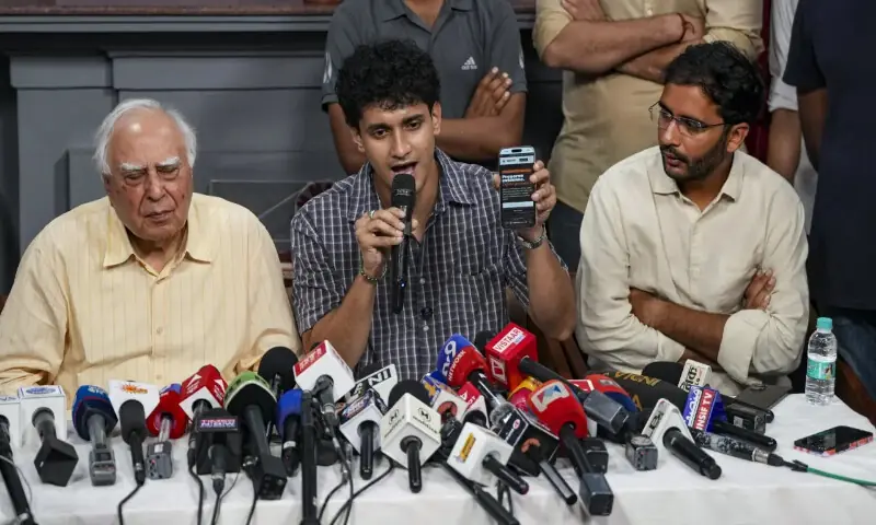 Rajya Sabha MP Kapil Sibal, CJP spokespersons Saurav Das and Ashutosh Ranka during a press conference on Monday. Screengrab/social media