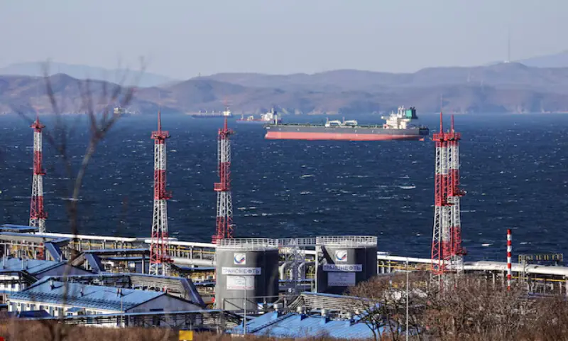 Fuga Bluemarine crude oil tanker lies at anchor near the terminal Kozmino in Nakhodka Bay near the port city of Nakhodka, Russia. -- Reuters Fuga Bluemarine crude oil tanker lies at anchor near the terminal Kozmino in Nakhodka Bay near the port city of Nakhodka, Russia. -- Reuters