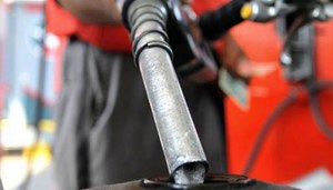 PM Khan approves petrol price hike by Rs 2.70 per liter