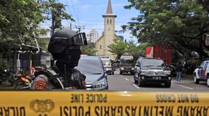 Suspected suicide bombing at Indonesian church wounds 14 people