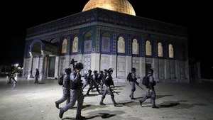Violence erupts at al-Aqsa mosque as Israel marks Jerusalem Day