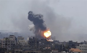 Israeli strikes in Gaza run into second day