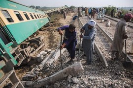 Ghotki train clash: Death toll jumps to 62