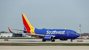 Major Australian banks, US airlines hit by widespread internet outages