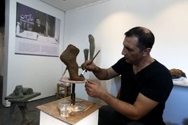 Gaza sculptor exhibits disembodied limbs, inspired by amputees' loss