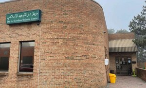 Canadian mosque worshippers foil attack