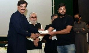 Karachi merchants who lost shops in Saddar fire finally get compensation