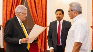 Sri Lanka&rsquo;s new PM struggles to form unity government