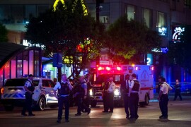 Shooting in Chicago leaves 2 people dead, 7 wounded