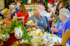 UK forgets crisis to party for queen&rsquo;s jubilee