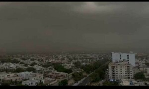 Rain lashes parts of Karachi as Met Office predicts heavy downpour