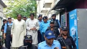 شہباز گل کے خلاف اسلام آباد کے بعد کراچی میں بھی مقدمہ درج