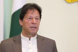 Imran accuses coalition govt of late night arrest attempt