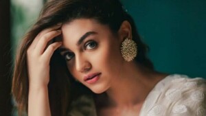 Zara Noor dances with legendary Zareen Panna