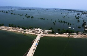 Manchar Lake&rsquo;s rising water level puts Sindh&rsquo;s Bhan Syedabad at risk