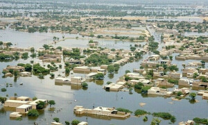 Flood affectees stage protest against artificial cut on LBOD in Badin