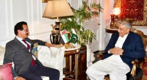 DP World chief calls on COAS Bajwa, offers flood donation