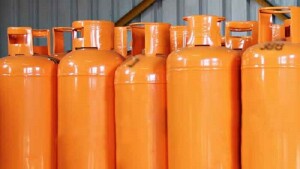 ایل پی جی کی قیمت میں 10 روپے فی کلو کمی