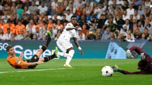 Real Madrid take control with smooth Shakhtar win