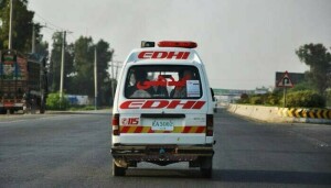 Infant shot dead in crossfire between Karachi robbers, police