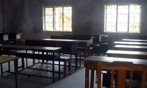 سرکاری اسکولوں کی کتابیں اور فرنیچر کباڑی کی دکان پر فروخت ہونے لگے
