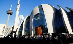 جرمنی کی سب سے بڑی مسجد میں پہلی بار اسپیکر پراذان