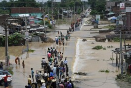 Bangladesh evacuates hundreds of thousands ahead of cyclone