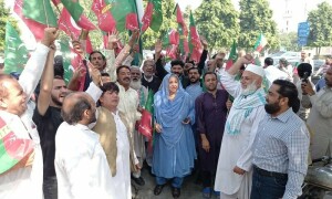 PTI leaders, workers gather at Lahore&rsquo;s Liberty Chowk