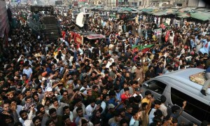 Day 4 of long march: Female reporter laid to rest, cavalcade from Sindh departs today