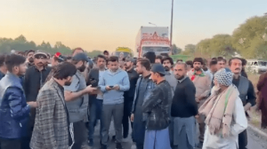 Rawalpindi roads reopen for traffic after Imran tells workers to end blockades