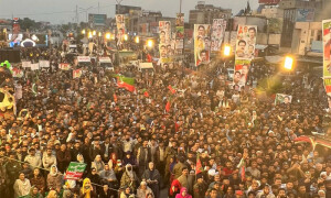 پی ٹی آئی مارچ سرائے عالمگیر پہنچ گیا، سکیورٹی کیلئے 5 ہزار اہلکار تعینات