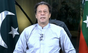 عمر فاروق ناروے سے مفرور، میڈیا گروپ پر لندن اور دبئی میں بھی کیس کرینگے، عمران خان
