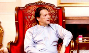 آرمی چیف کی تعیناتی ہم پیچھے بیٹھ کر دیکھ رہے ہیں، عمران خان
